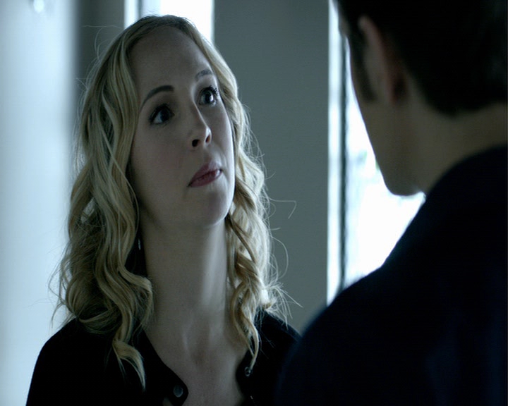 VampireDiaries-dot-nl_VampireDiaries-8x12WhatAreYou0640.jpg