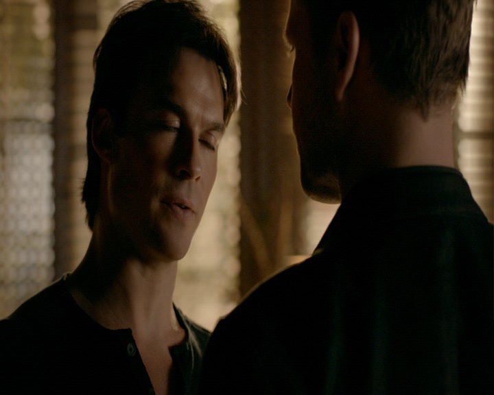 VampireDiaries-dot-nl_VampireDiaries-8x12WhatAreYou0706.jpg