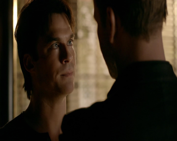 VampireDiaries-dot-nl_VampireDiaries-8x12WhatAreYou0712.jpg