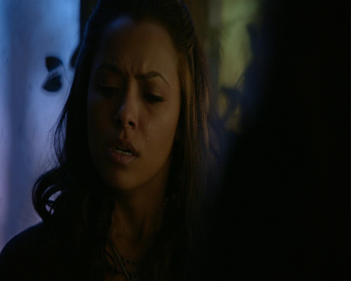 VampireDiaries-dot-nl_VampireDiaries-8x12WhatAreYou0762.jpg