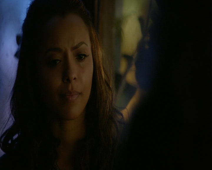 VampireDiaries-dot-nl_VampireDiaries-8x12WhatAreYou0770.jpg