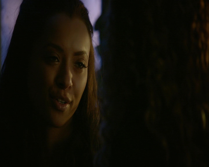 VampireDiaries-dot-nl_VampireDiaries-8x12WhatAreYou0782.jpg