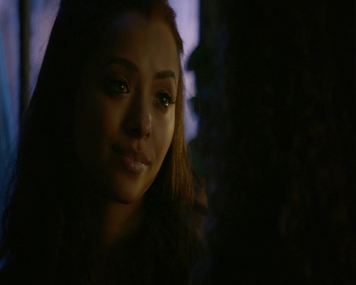 VampireDiaries-dot-nl_VampireDiaries-8x12WhatAreYou0783.jpg