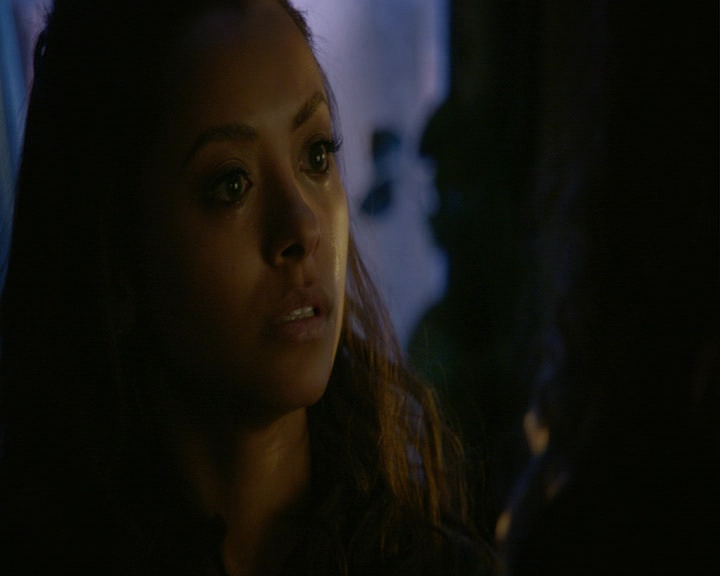 VampireDiaries-dot-nl_VampireDiaries-8x12WhatAreYou0790.jpg