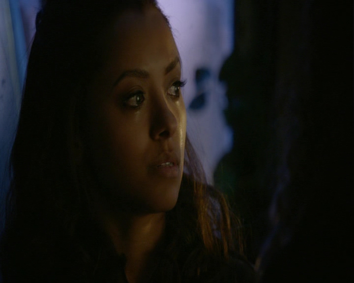 VampireDiaries-dot-nl_VampireDiaries-8x12WhatAreYou0791.jpg