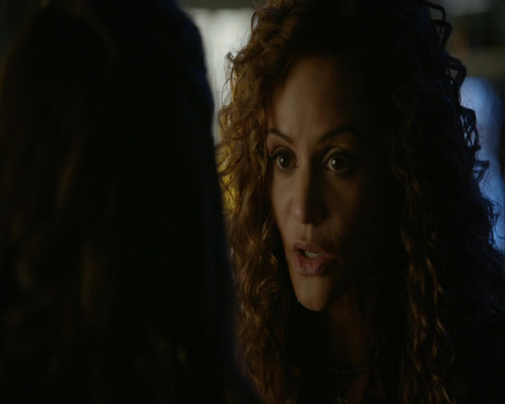 VampireDiaries-dot-nl_VampireDiaries-8x12WhatAreYou0793.jpg