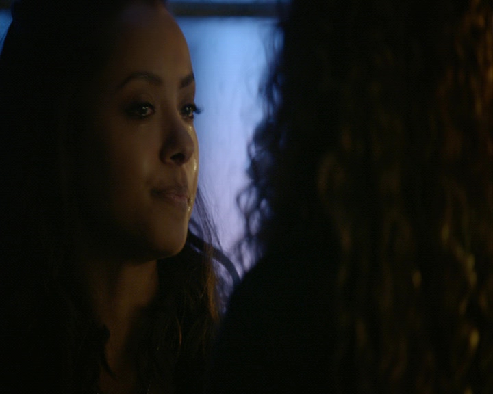 VampireDiaries-dot-nl_VampireDiaries-8x12WhatAreYou0803.jpg