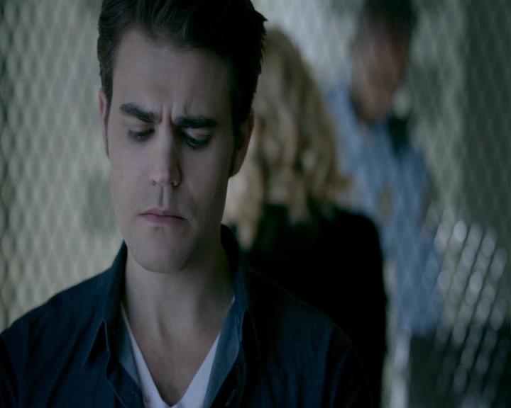 VampireDiaries-dot-nl_VampireDiaries-8x12WhatAreYou0825.jpg