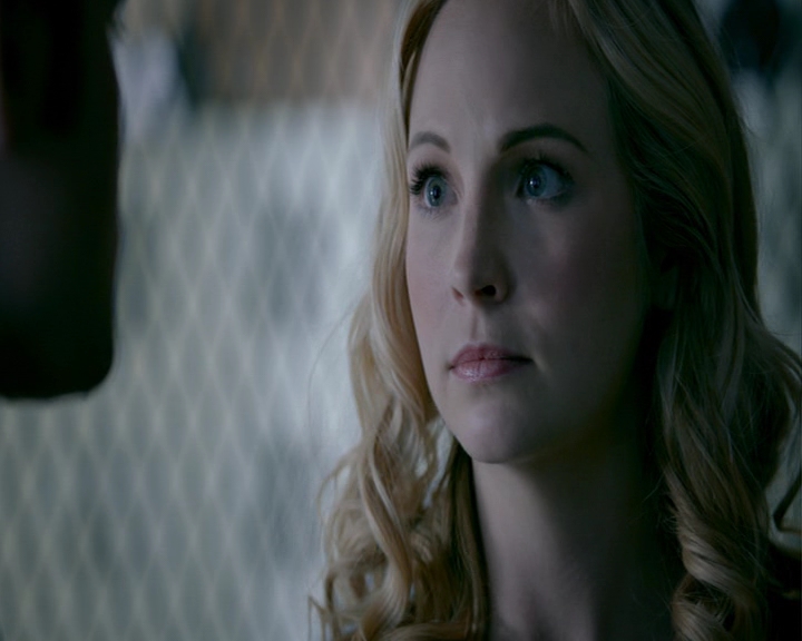 VampireDiaries-dot-nl_VampireDiaries-8x12WhatAreYou0880.jpg