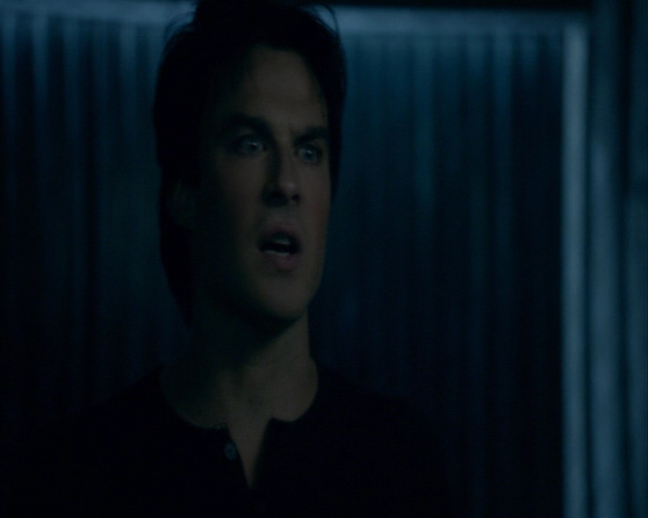 VampireDiaries-dot-nl_VampireDiaries-8x12WhatAreYou0902.jpg