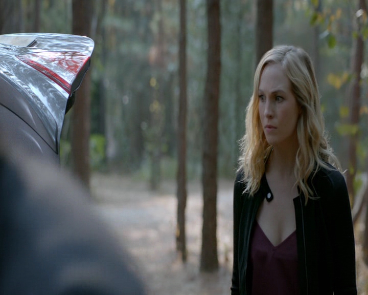 VampireDiaries-dot-nl_VampireDiaries-8x12WhatAreYou1097.jpg