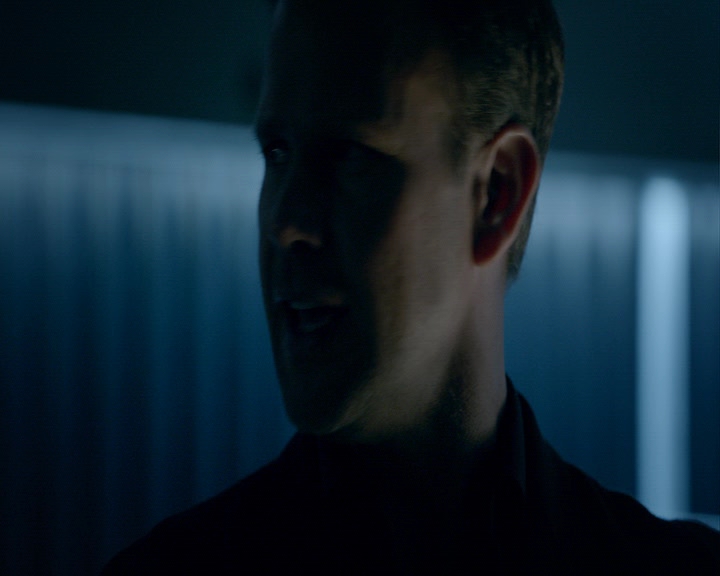 VampireDiaries-dot-nl_VampireDiaries-8x12WhatAreYou1192.jpg