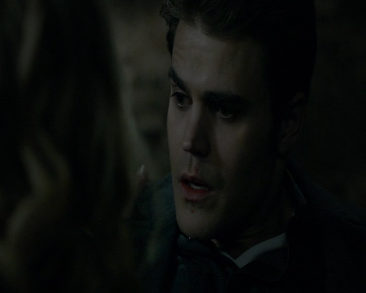 VampireDiaries-dot-nl_VampireDiaries-8x12WhatAreYou1730.jpg