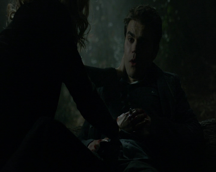 VampireDiaries-dot-nl_VampireDiaries-8x12WhatAreYou1740.jpg