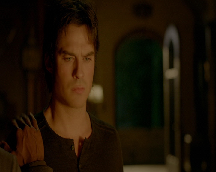 VampireDiaries-dot-nl_VampireDiaries-8x12WhatAreYou1818.jpg