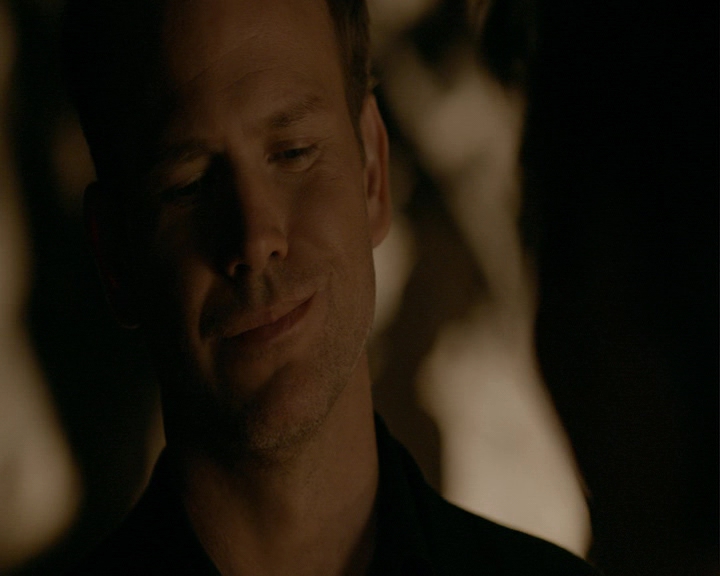 VampireDiaries-dot-nl_VampireDiaries-8x12WhatAreYou2269.jpg