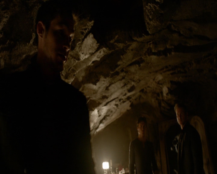 VampireDiaries-dot-nl_VampireDiaries-8x13TheLiesWillCatchUpToYou0124.jpg