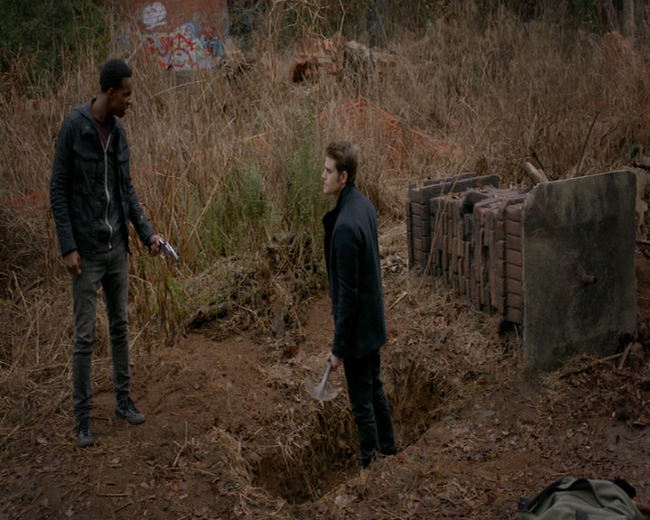 VampireDiaries-dot-nl_VampireDiaries-8x13TheLiesWillCatchUpToYou0831.jpg