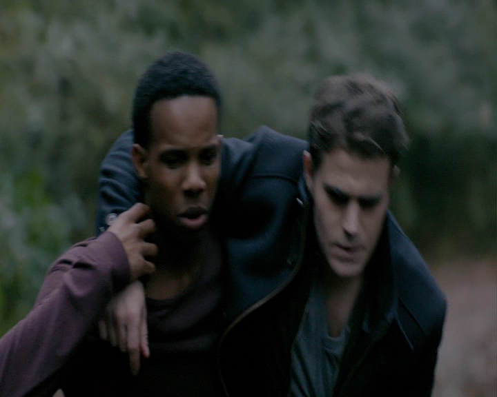 VampireDiaries-dot-nl_VampireDiaries-8x13TheLiesWillCatchUpToYou1646.jpg