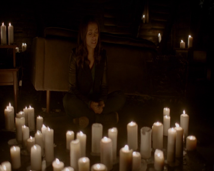 VampireDiaries-dot-nl_VampireDiaries-8x13TheLiesWillCatchUpToYou2120.jpg