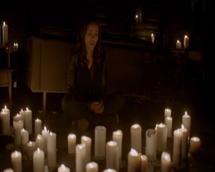 VampireDiaries-dot-nl_VampireDiaries-8x13TheLiesWillCatchUpToYou2121.jpg