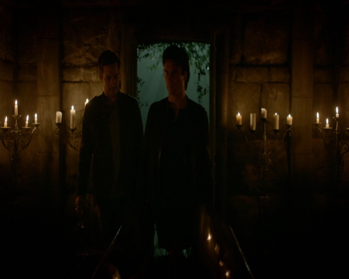 VampireDiaries-dot-nl_VampireDiaries-8x13TheLiesWillCatchUpToYou2237.jpg