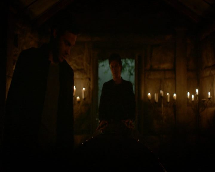 VampireDiaries-dot-nl_VampireDiaries-8x13TheLiesWillCatchUpToYou2244.jpg