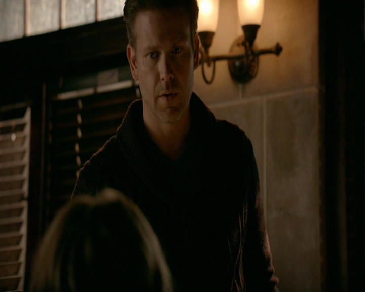 VampireDiaries-dot-nl_VampireDiaries-8x14ItsBeenAHellOfARide0472.jpg