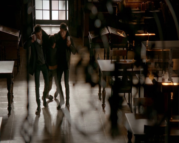 VampireDiaries-dot-nl_VampireDiaries-8x14ItsBeenAHellOfARide0513.jpg