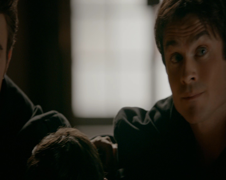 VampireDiaries-dot-nl_VampireDiaries-8x14ItsBeenAHellOfARide0518.jpg