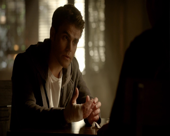 VampireDiaries-dot-nl_VampireDiaries-8x14ItsBeenAHellOfARide0606.jpg