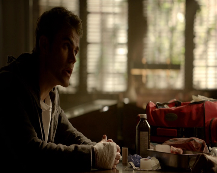 VampireDiaries-dot-nl_VampireDiaries-8x14ItsBeenAHellOfARide0614.jpg