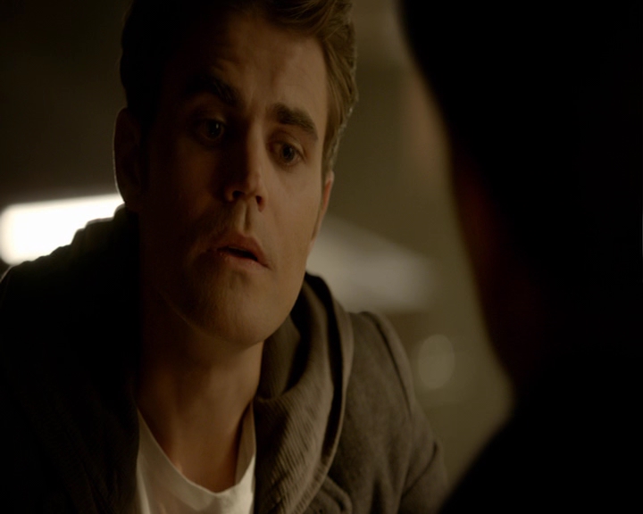 VampireDiaries-dot-nl_VampireDiaries-8x14ItsBeenAHellOfARide0618.jpg