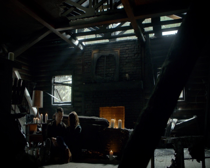 VampireDiaries-dot-nl_VampireDiaries-8x14ItsBeenAHellOfARide0649.jpg
