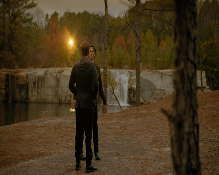 VampireDiaries-dot-nl_VampireDiaries-8x14ItsBeenAHellOfARide0734.jpg