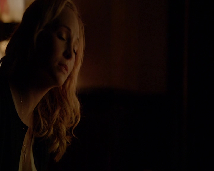 VampireDiaries-dot-nl_VampireDiaries-8x14ItsBeenAHellOfARide0822.jpg