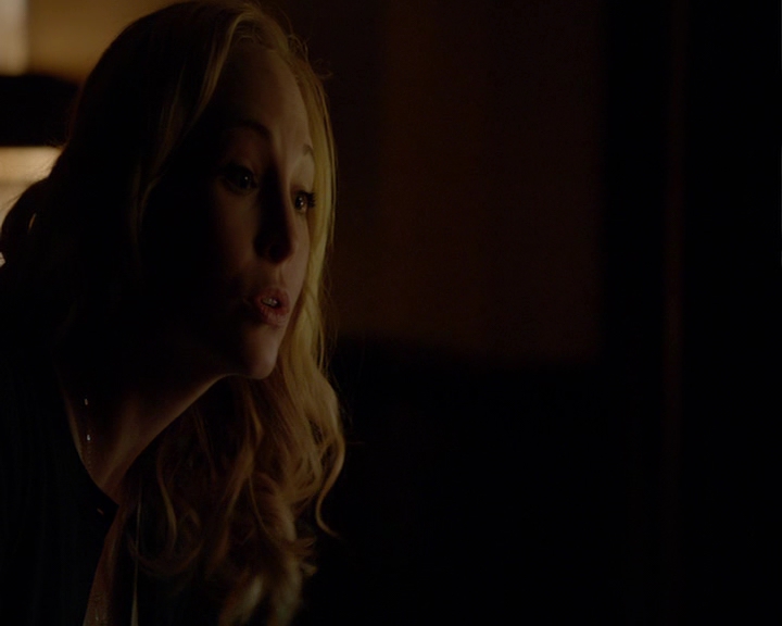 VampireDiaries-dot-nl_VampireDiaries-8x14ItsBeenAHellOfARide0825.jpg