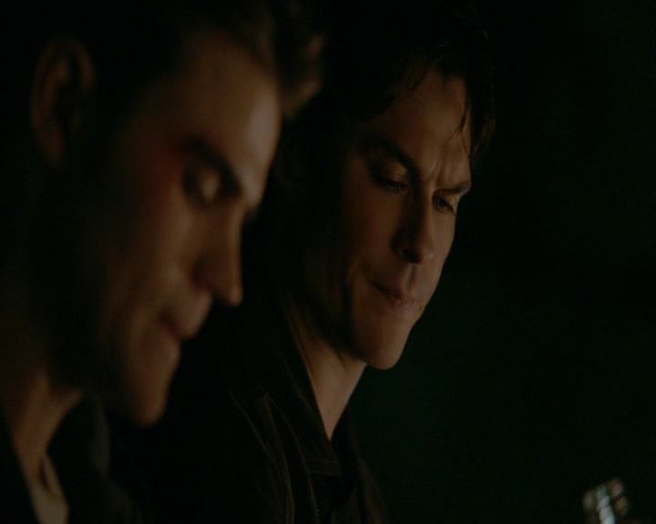 VampireDiaries-dot-nl_VampireDiaries-8x14ItsBeenAHellOfARide1854.jpg