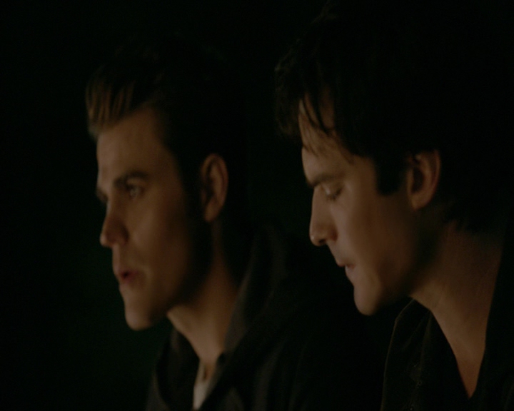 VampireDiaries-dot-nl_VampireDiaries-8x14ItsBeenAHellOfARide1860.jpg