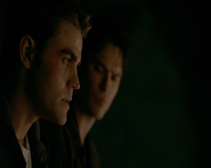 VampireDiaries-dot-nl_VampireDiaries-8x14ItsBeenAHellOfARide1881.jpg