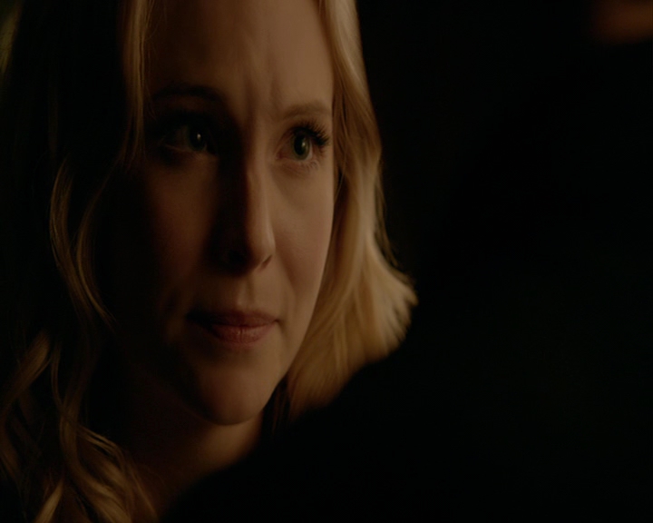 VampireDiaries-dot-nl_VampireDiaries-8x14ItsBeenAHellOfARide2076.jpg