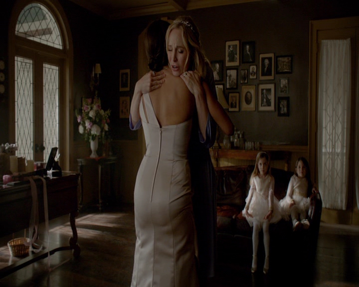 VampireDiaries-dot-nl_VampireDiaries-8x15WerePlanningAJuneWedding1225.jpg