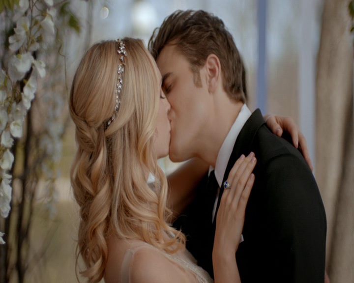 VampireDiaries-dot-nl_VampireDiaries-8x15WerePlanningAJuneWedding1705.jpg