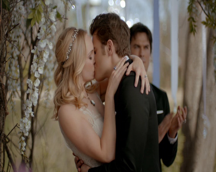 VampireDiaries-dot-nl_VampireDiaries-8x15WerePlanningAJuneWedding1713.jpg