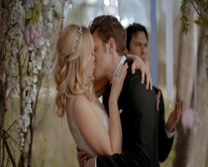 VampireDiaries-dot-nl_VampireDiaries-8x15WerePlanningAJuneWedding1715.jpg