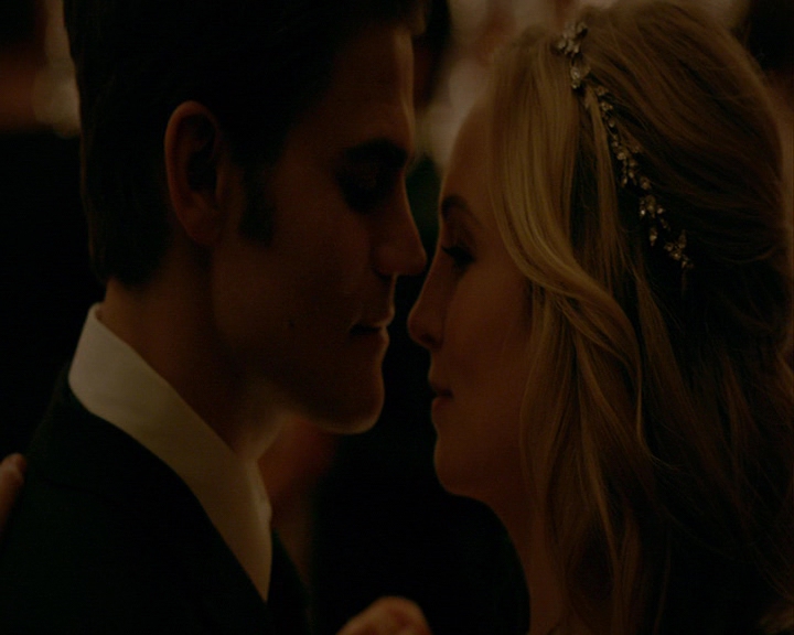 VampireDiaries-dot-nl_VampireDiaries-8x15WerePlanningAJuneWedding1789.jpg