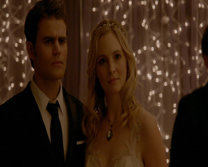 VampireDiaries-dot-nl_VampireDiaries-8x15WerePlanningAJuneWedding1919.jpg