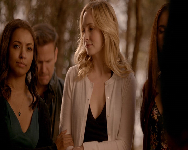 VampireDiaries-dot-nl_VampireDiaries-8x16IWasFeelingEpic2088.jpg