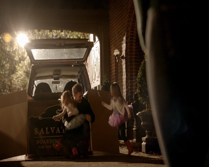 VampireDiaries-dot-nl_VampireDiaries-8x16IWasFeelingEpic2175.jpg