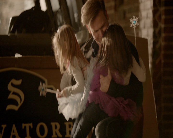 VampireDiaries-dot-nl_VampireDiaries-8x16IWasFeelingEpic2185.jpg